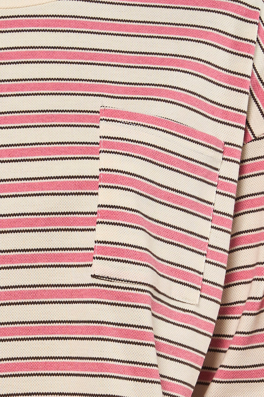 T-shirt rose à manches longues de Terra di Siena, avec des rayures horizontales et une poche poitrine.