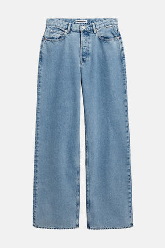 Jean en denim bleu clair avec des jambes larges d'ARMED ANGELS, avec une fermeture à boutons et des poches.