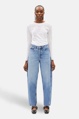 Jean denim bleu spécial fit d'ARMED ANGELS, avec une jambe droite et un style décontracté.