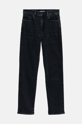 Jean droit gris anthracite d'ARMEDANGELS, avec une texture denim classique et des jambes droites.