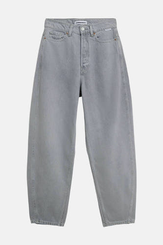 Lichtgrijze denim jeans van ARMEDANGELS, met vijf zakken en een relaxte pasvorm.