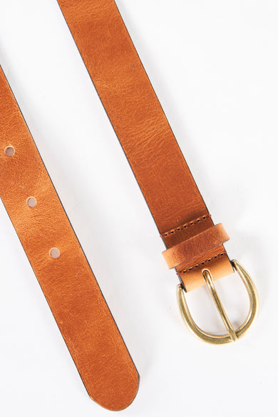 Ceinture marron de Legend avec une boucle dorée et des coutures visibles, posée sur un fond blanc.