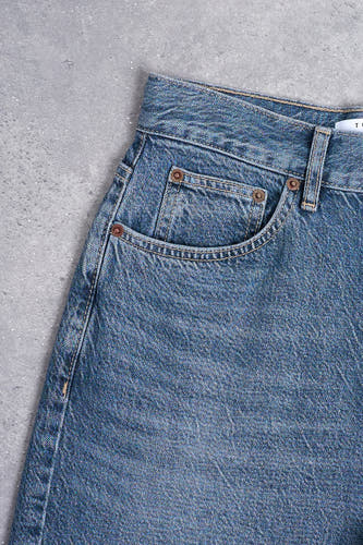 Jean droit en denim bleu moyen van TOPSHOP, met een klassieke zak aan de voorkant.