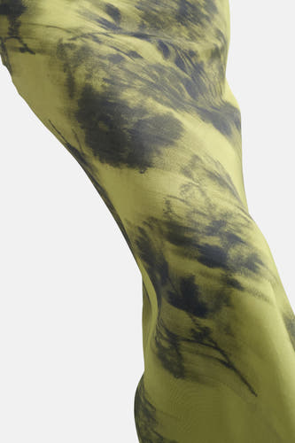 Lange groene rok van TOPSHOP met een abstract, donker patroon en vloeiende drapering.