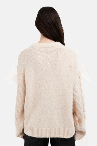 Ecru trui met ronde hals van TOPSHOP, met tule details op de mouwen.
