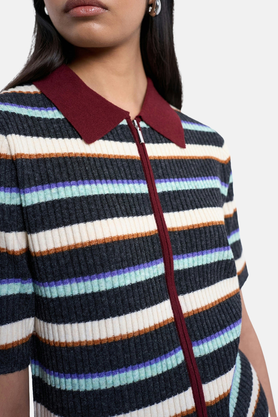 Multikleurige polo met korte mouwen van TOPSHOP, met een gestreept ribpatroon en een contrasterende kraag.