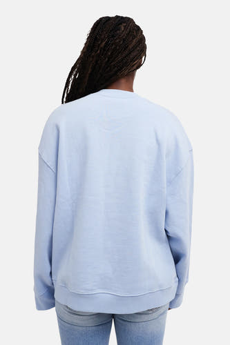 Pull-over bleu avec col rond de TOPSHOP, vu de l'arrière avec des cheveux tressés.