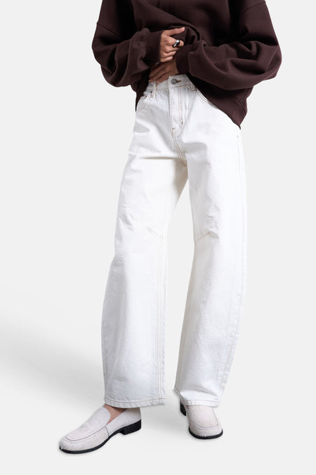 Jean blanc coupe spéciale de Topshop, avec poches arrière et jambes larges.