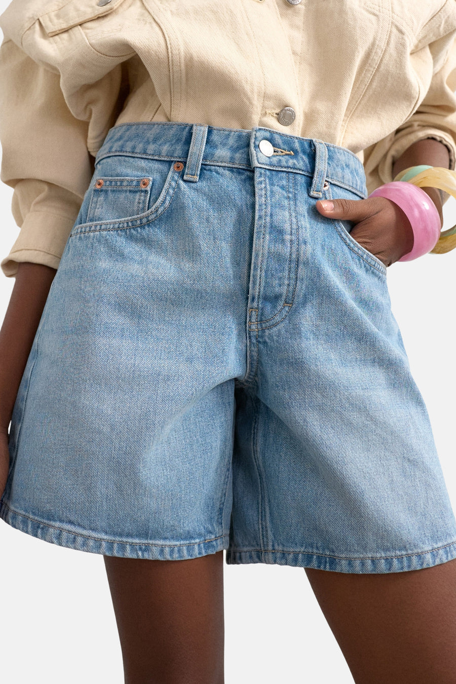 Short - light blue denim