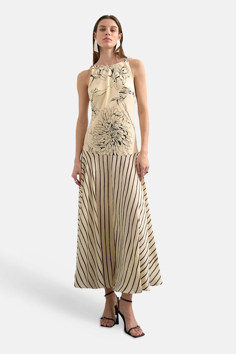 Robe écru sans manches de TOPSHOP, avec imprimé fleuri et rayures verticales sur la jupe.