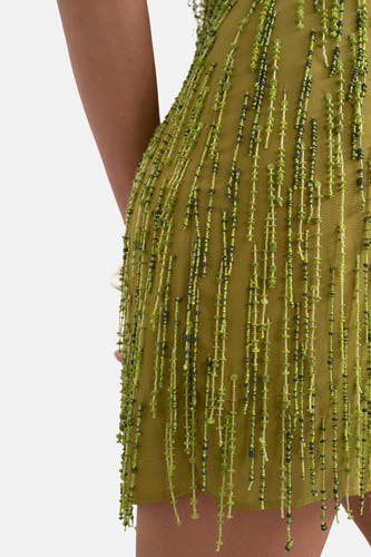 Robe sans manches verte de TOPSHOP, avec des perles vertes et noires en lignes verticales.
