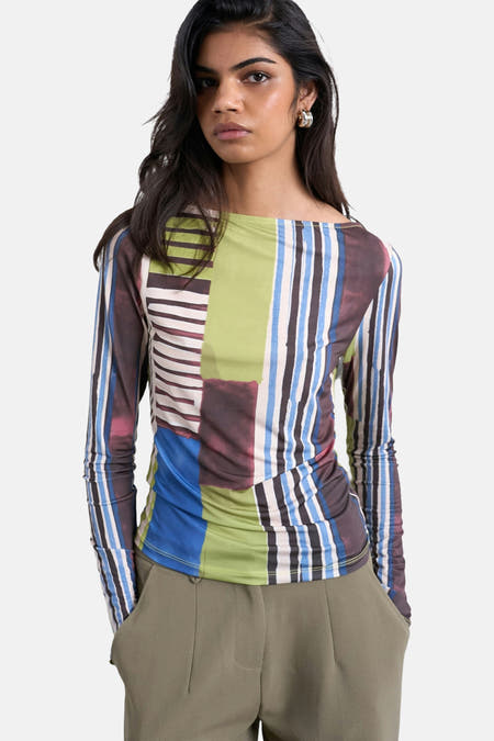 T-shirt multicolore à manches longues TOPSHOP, avec un motif à rayures géométriques et des détails drapés sur le côté.