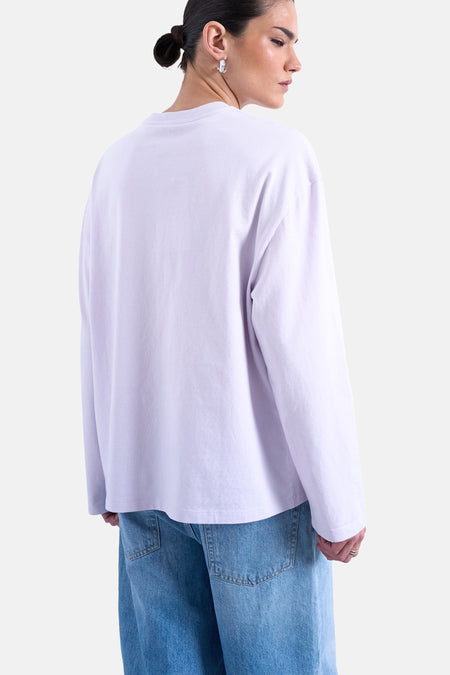 Paars T-shirt met lange mouwen van TOPSHOP, gedragen met een blauwe jeans.