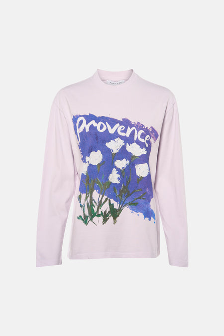 T-shirt à manches longues violet de TOPSHOP, avec un imprimé graphique de fleurs et le texte "provence", combiné avec un short en jean.