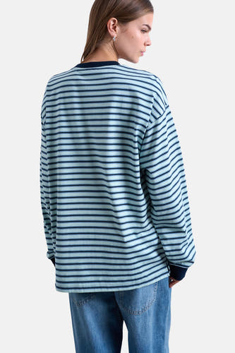Meerkleurig T-shirt met lange mouwen van TOPSHOP, met horizontale strepen en gecombineerd met jeans.
