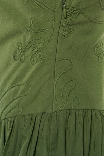 Robe verte sans manches TOPSHOP avec tissu texturé, broderie florale, fermeture éclair et bas plissé.
