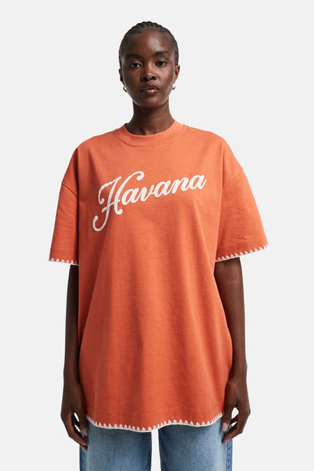 T-shirt orange à manches courtes de TOPSHOP, avec un bord décoratif blanc sur l'our et les manches, vue arrière.