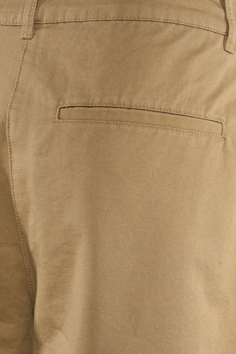 Short beige TOPSHOP avec poche passepoilée à l'arrière et structure côtelée diagonale.