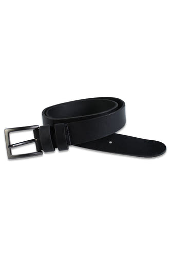 Ceinture noire de Petrol Industries avec boucle argentée, posée sur un fond blanc.