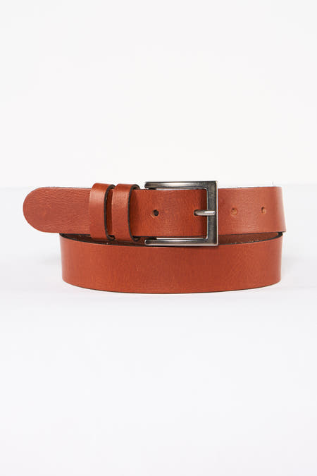 Ceinture de cuir brun de Petrol Industries avec une boucle argentée et un œillet, fabriquée en cuir.