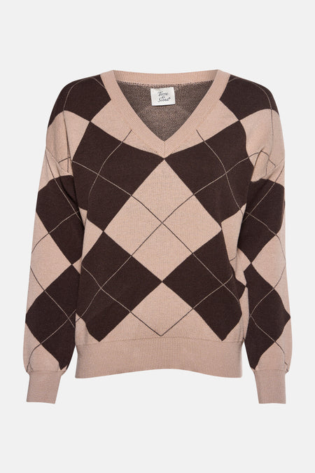 Bruine en beige gebreide trui met ruiten.