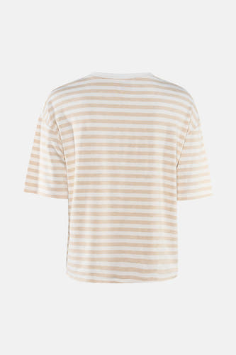 T-shirt beige à manches courtes de Terra di Siena avec un motif rayé beige et blanc, vu de dos.