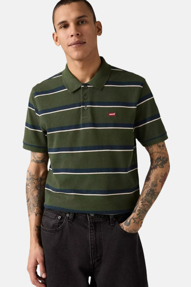 Polo vert de man courtes man Levi Levi Levi avec avec motif ray en en blanc et bleu marine.