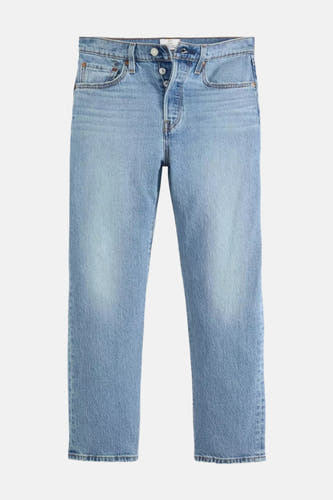 Jean droit bleu clair de Levi's, avec fermeture à boutons et texture denim classique.