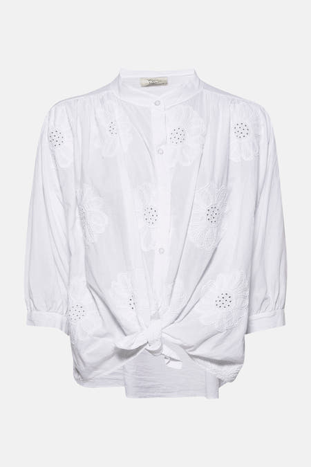 Chemise blanche à manches longues de Terra di Siena, avec des détails brodés et une fermeture à boutons.