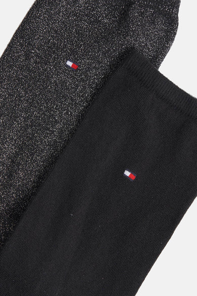 Chaussettes noires de TOMMY JEANS, une avec des détails scintillants et le logo de la marque.