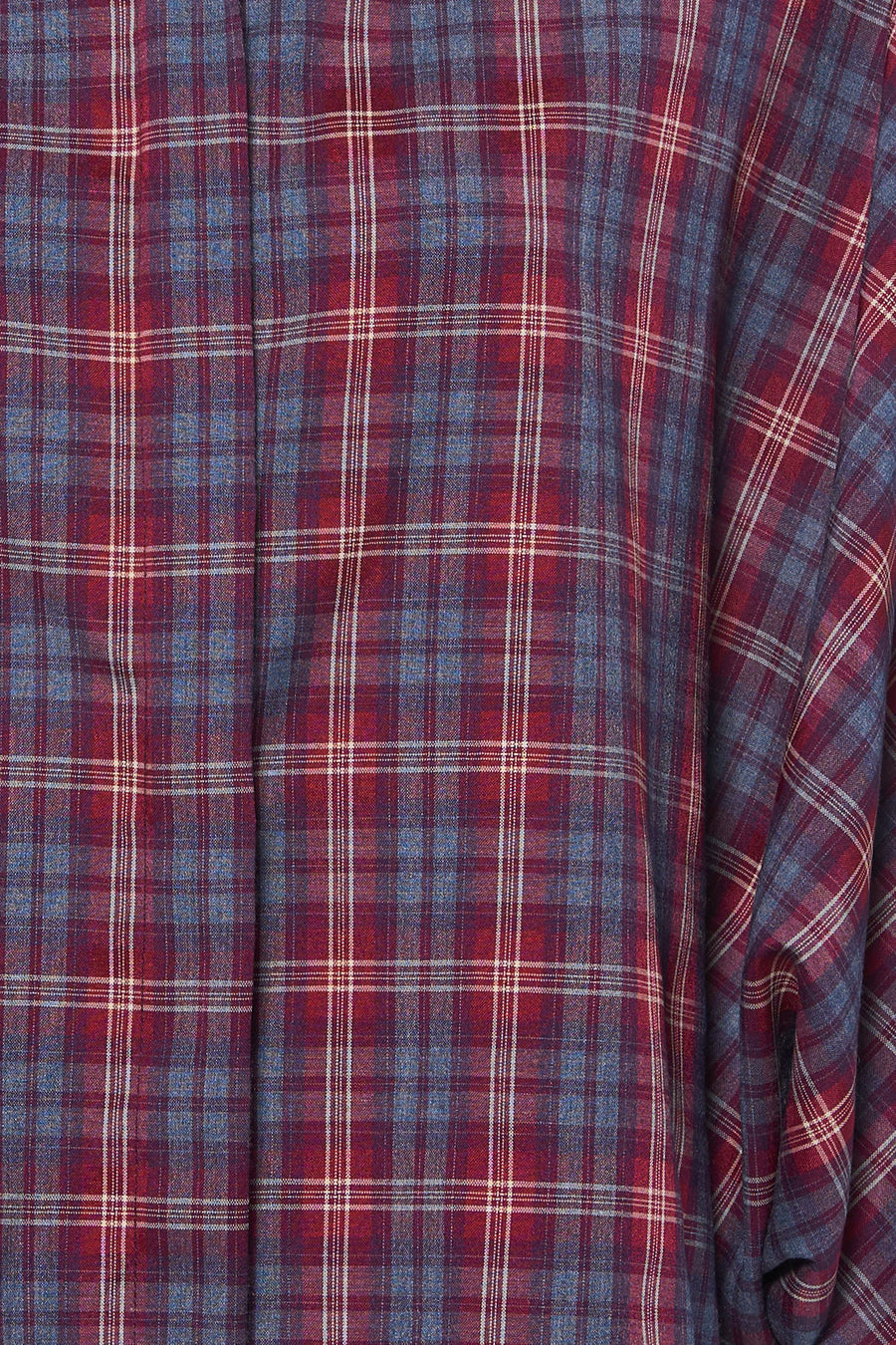 Multicolor korte mouwen blouse van Terra di Siena, met rood-blauw geruit patroon en fijne textuur, close-up weergave