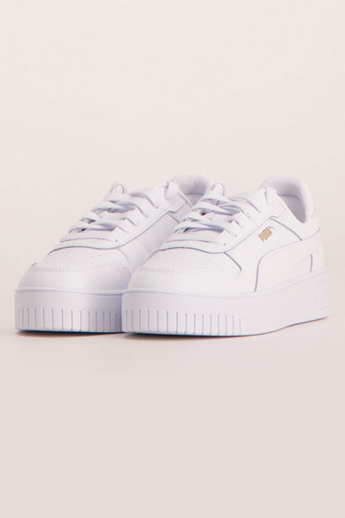 Sneakers blanches de PUMA, avec une semelle à motif losange.
