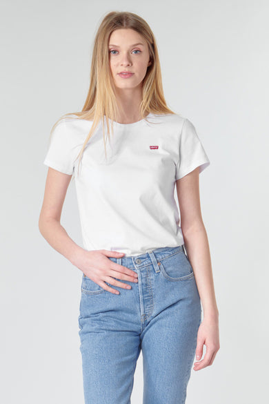 T-shirt blanc de Levi's, avec des manches courtes et un petit logo Levi's rouge sur la poitrine.