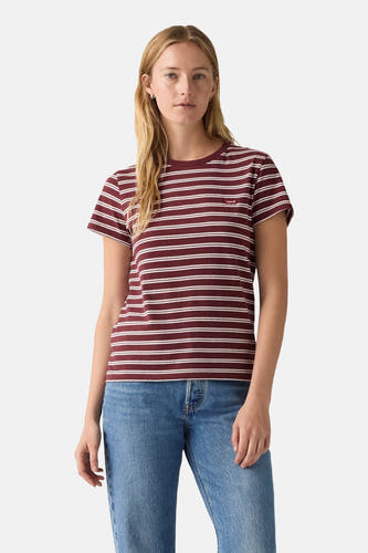 T-shirt rouge bordeaux à manches courtes de Levi's, avec des rayures blanches et un petit logo sur la poitrine.