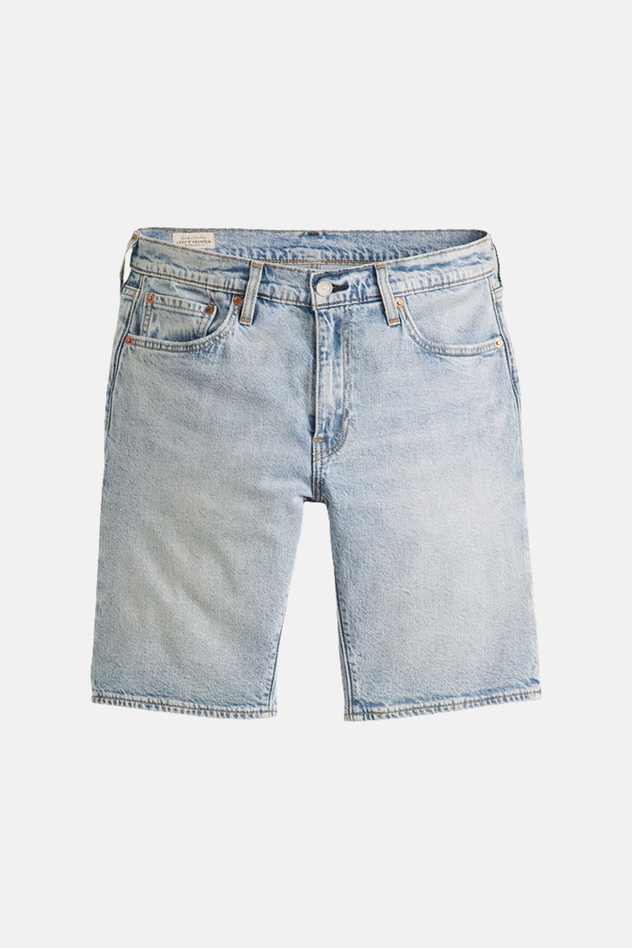 Lichtblauwe denim short van Levi's®, klassiek model met zakken en contrasterende stiksels.
