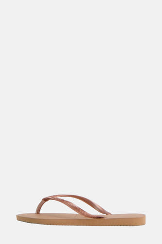 Chaussons roses Havaianas, vue de côté de la chaussette avec des bandes tressées.