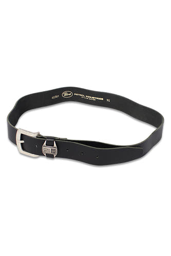 Ceinture noire de Petrol Industries avec boucle et logo argentées et détail du logo.