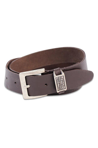 Ceinture brune de Petrol Industries, avec une boucle argentée et une plaque métallique décorative rectangulaire.