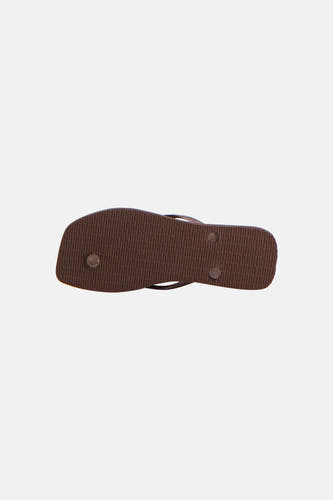 Tongs Havaianas marron avec semelle côtelée, photographiés en plongée.