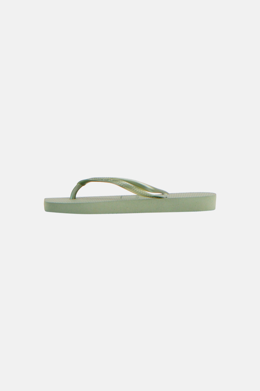 Tongs Havaianas verts en profil avec semelle rayée.