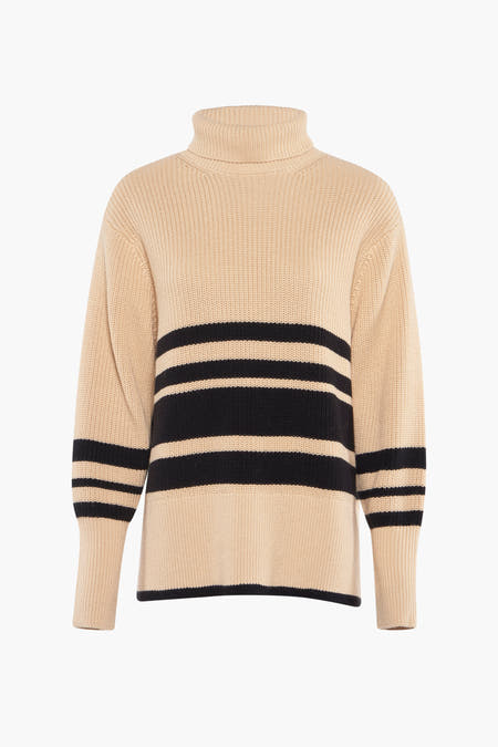 Gilet à col rond beige de PULZ, avec des rayures horizontales noires sur le milieu du corps et les manches.