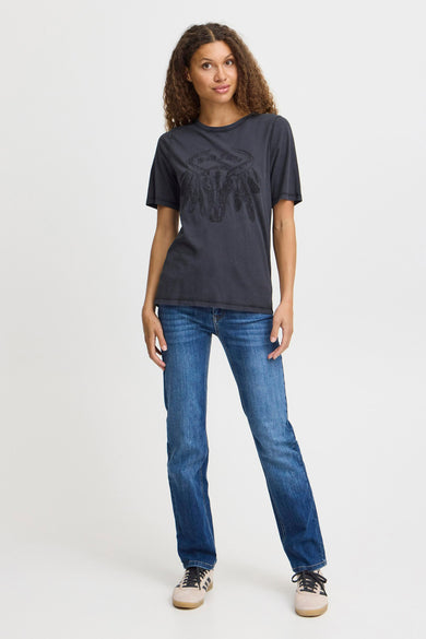 T-shirt noir à manches courtes de PULZ, avec un imprimé d'un tête de taureau et des plumes.