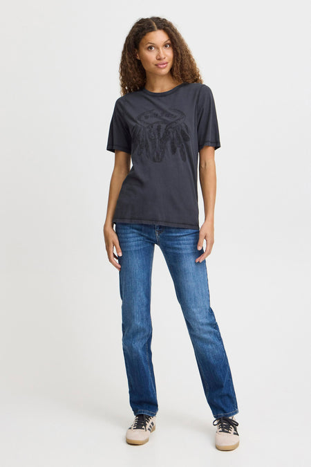 T-shirt noir à manches courtes de PULZ, avec un imprimé d'un tête de taureau et des plumes.