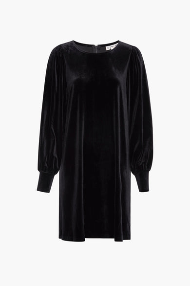 Robe noire avec des manches longues de PULZ, avec une fermeture éclair argentée sur le dos.