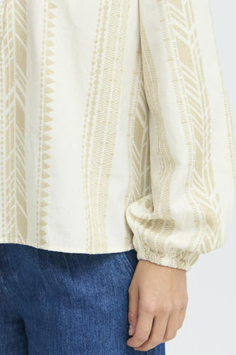 Blouse écru à longues manches de PULZ, avec des rayures et des manches bouffantes.