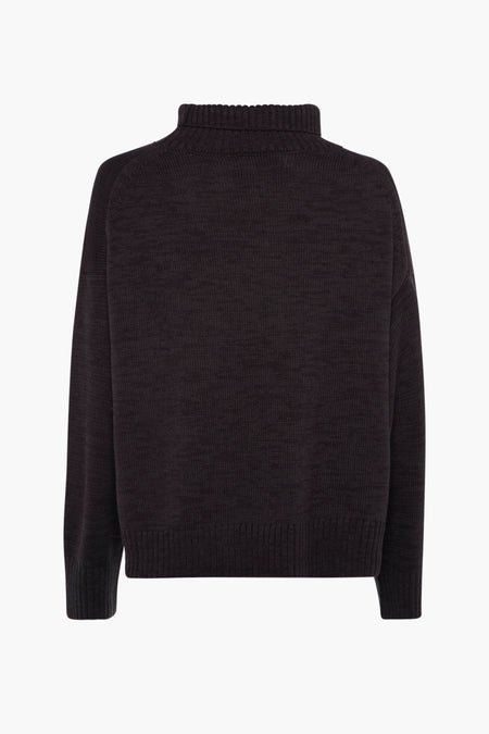 Pull noir avec col rond de PULZ, en une fine texture tricotée et des manches longues, vu de l'arrière.
