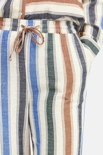 Pantalon multicolore de PULZ, rayé avec une corde autour de la taille et un poche.