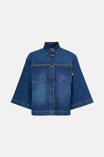 Jean de denim bleu marine de PULZ, avec des manches courtes et des poches avant.
