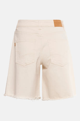 Denim court van PULZ JEANS, blanc cassé, dos, avec bords froncés.