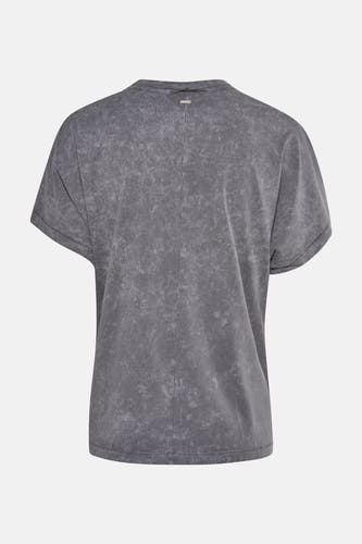 T-shirt gris à manches courtes de PULZ, avec une texture stonewash et des manches courtes.